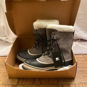 Sorel grey and white snow boots with tags